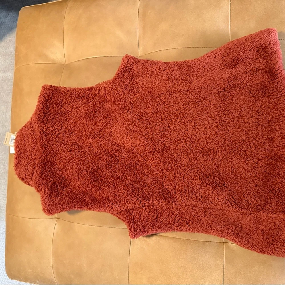 Patagonia Women's Burnished Red Fleece Vest NWT - Picture 12 of 15